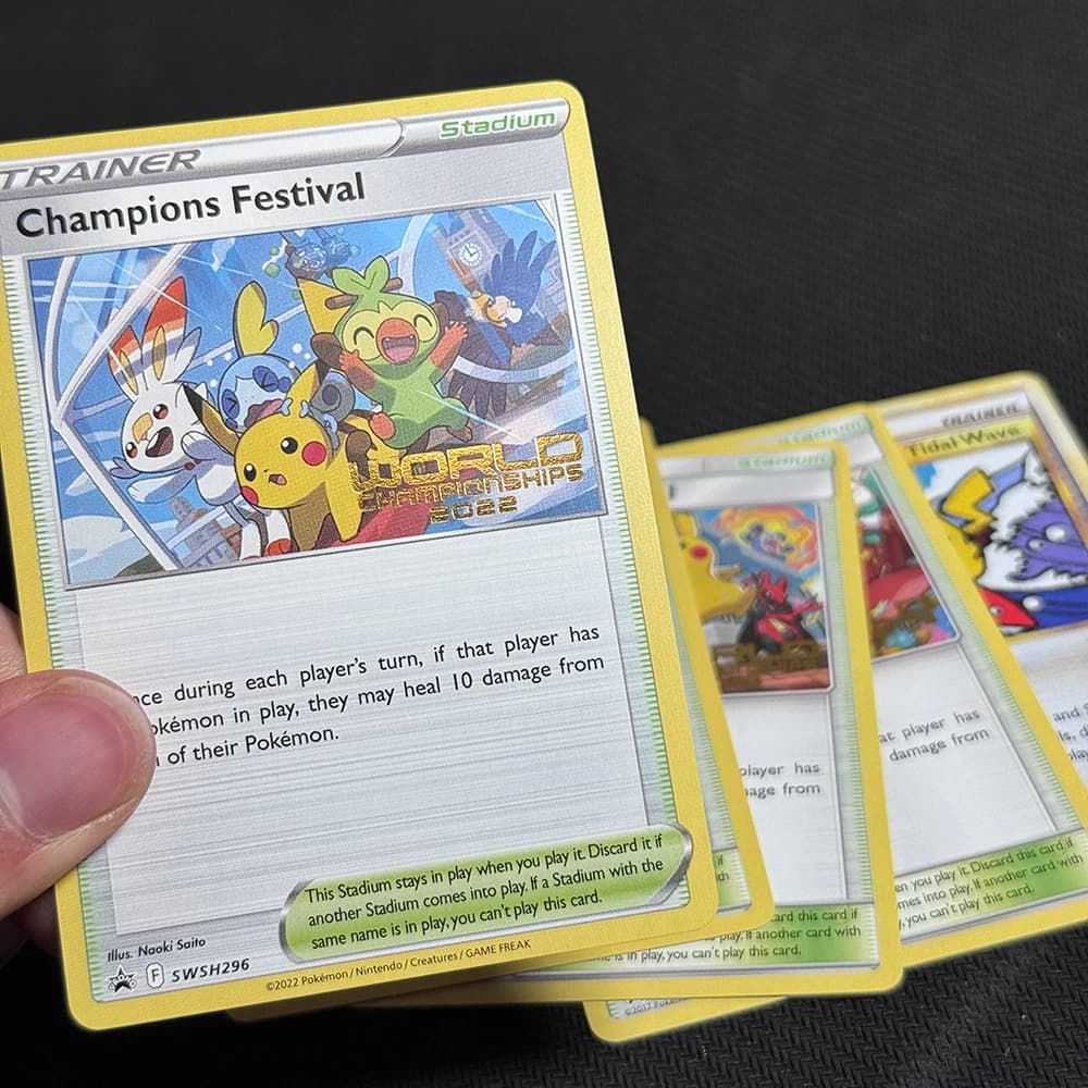 Pokemon World Championships Gold Champion Proxy Carte da gioco Mondi inglesi 2015-2019 # 2022-2025 # 13-14 Raccogli regali Carte regolari