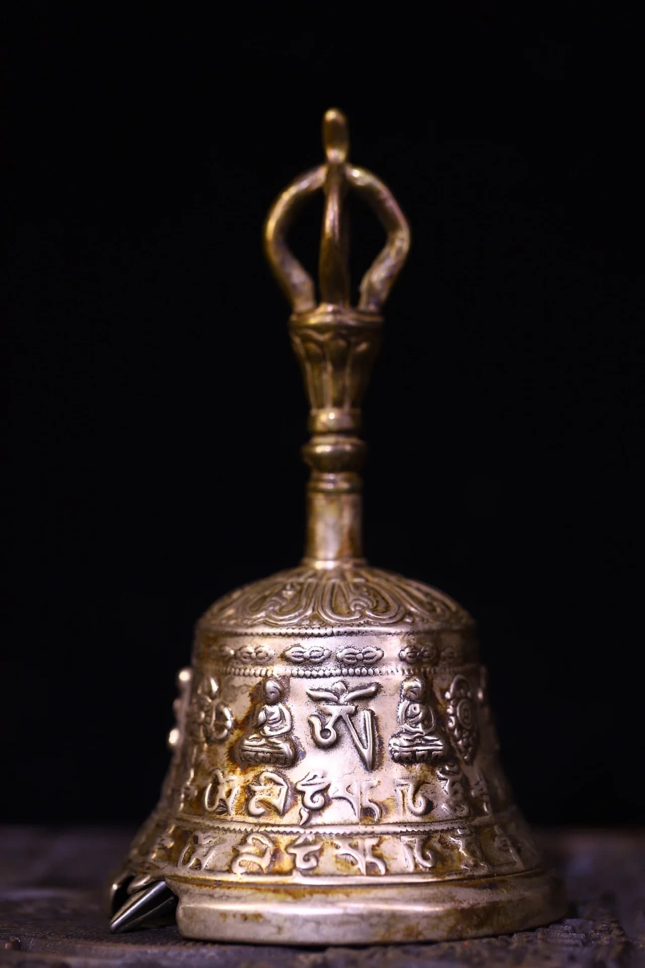 7"Tibetan Temple Collection Old Bronze Cinnabar Shakyamuni Pattern Six Word Proverbs Old Ringing Bell Amulet Vajra Dharma