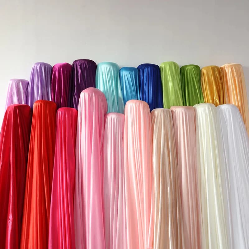 Tessuto Satinato Perlato in Seta Ghiaccio Elasticizzato per Tende, Drappeggi Nuziali, Fondali Scenici e Decorazioni per Feste