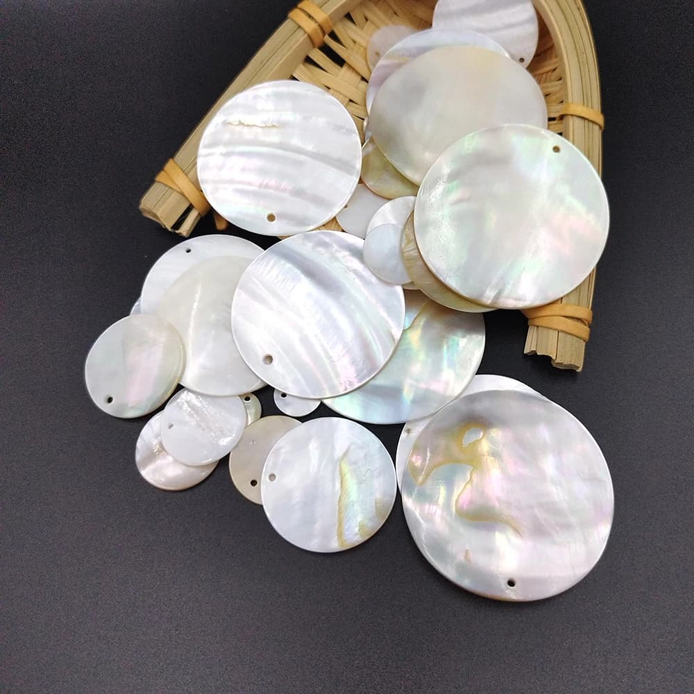 10-45MM 4 pezzi dischi rotondi conchiglia naturale con fori per gioielli fai da te che realizzano pendenti, orecchini, pendenti e accessori per carillon di vento