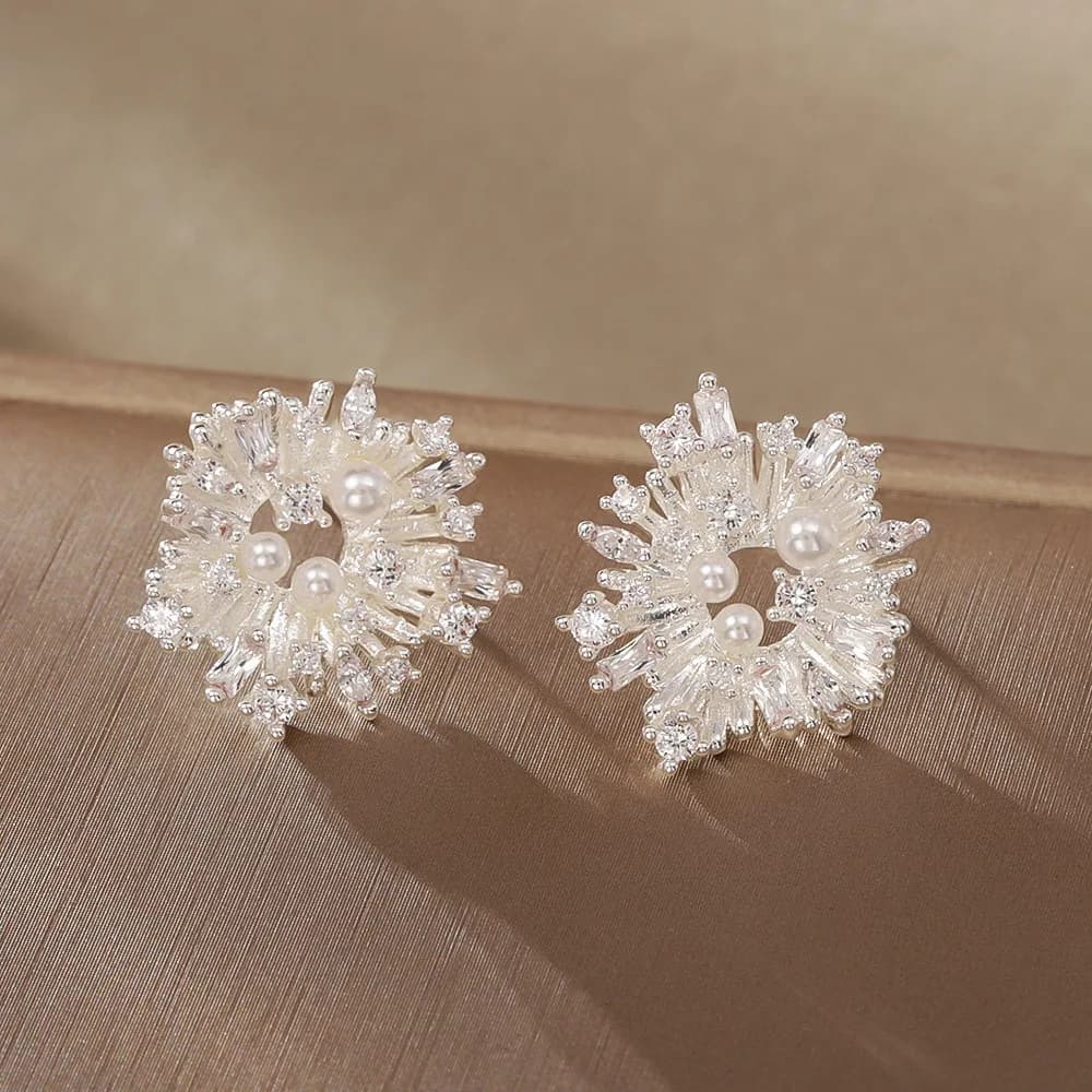 Orecchini a fiocco di neve con zirconi ultra-lucenti, alla moda e raffinati, eleganti orecchini di perle, aghi in argento, orecchini di lusso di nicchia