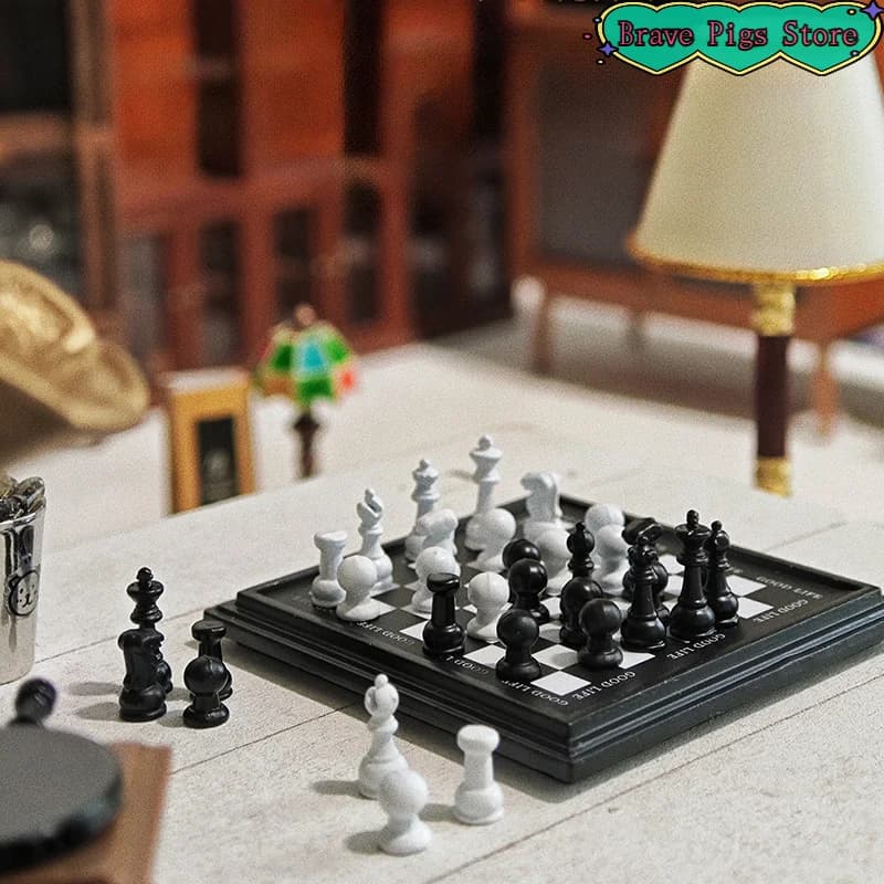 Mini set di scacchi Scacchi in bianco e nero Ornamenti per scacchiera Decorazione per la casa delle bambole Giochi di imitazione