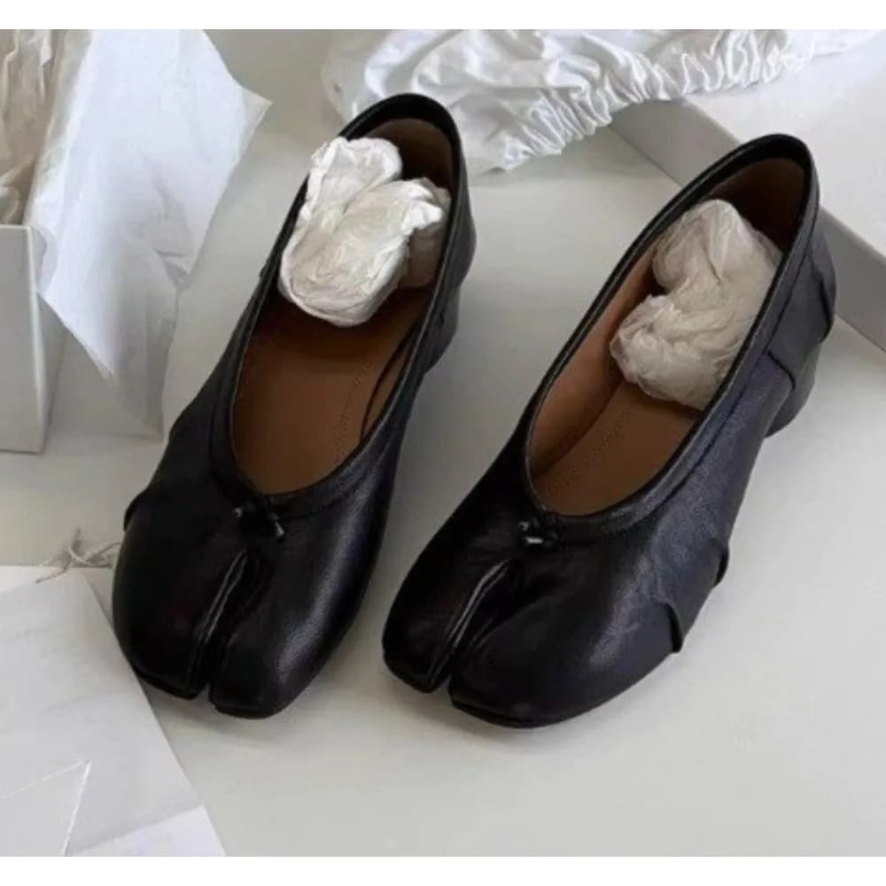 Spring Summer Microfiber Leather Split Toe Women Pumps Fashion Pleated Designer Low Heeled Tabi Soft Soles Loafers Casual Shoes