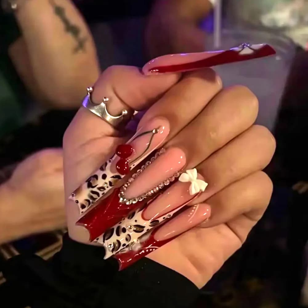 24 pezzi di unghie finte a pressione con stampa ciliegia e leopardo, punte lunghe rettangolari, con strass a forma di fiore, riutilizzabili