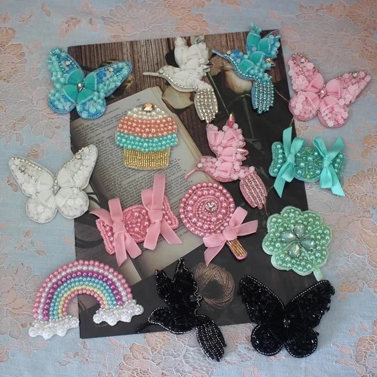 Farfalle con paillettes cucite a mano di fascia alta, farfalle arcobaleno a quattro foglie, decorazioni per abbigliamento, accessori fai da te