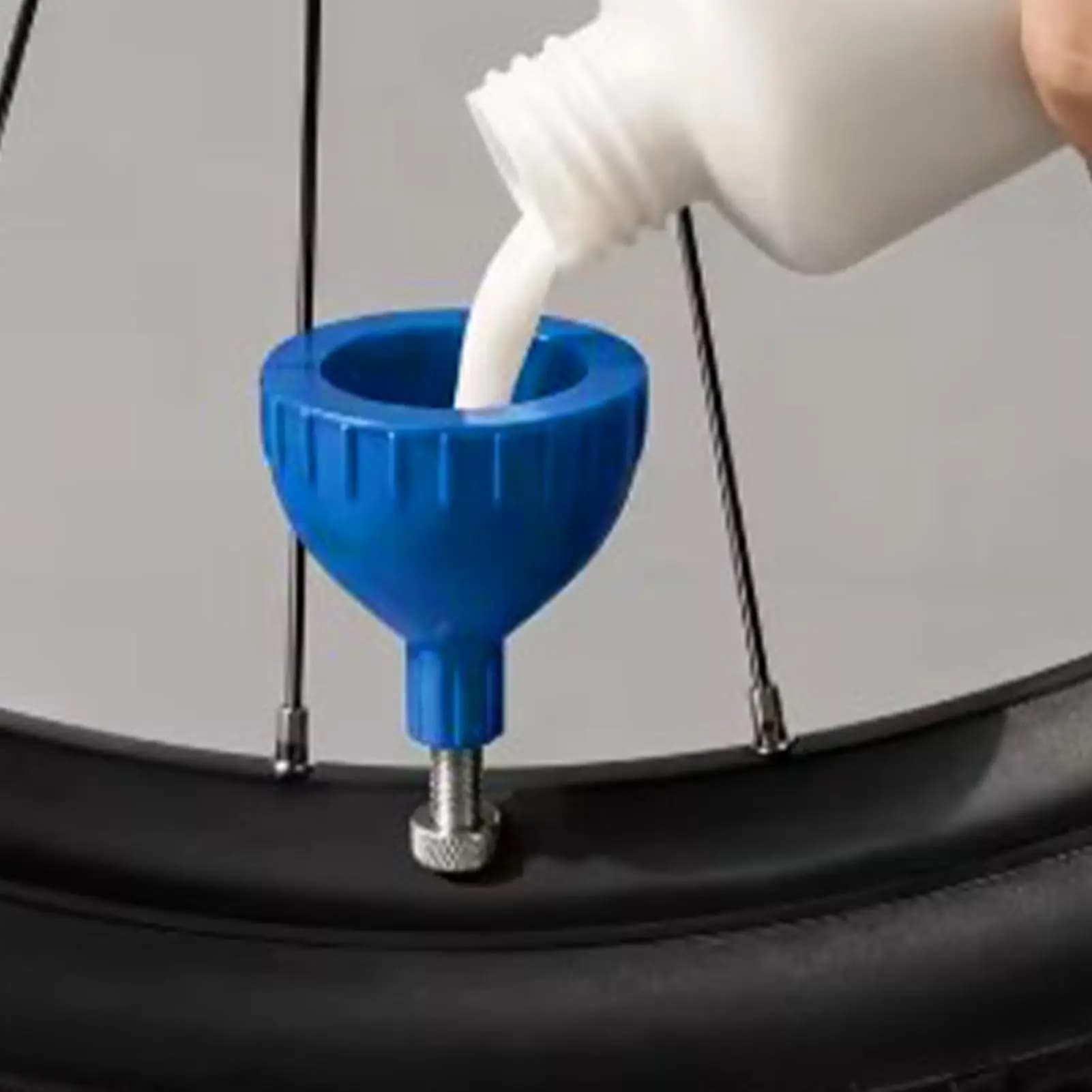 Tubeless Bike Tire Sealant Funnel, Easy Pour Bicycle Wheel Repair Inject Funnel MTBs Road Bike Tyre Maintenance Tool