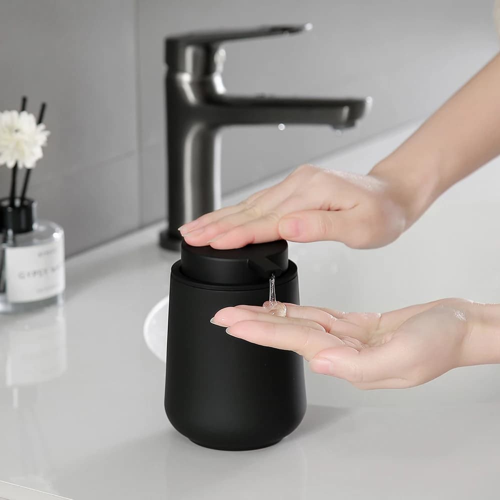 Dispenser di Sapone Liquido Nero Opaco in Plastica 11oz - Stile Moderno Minimalista per Bagno e Cucina, Ricaricabile