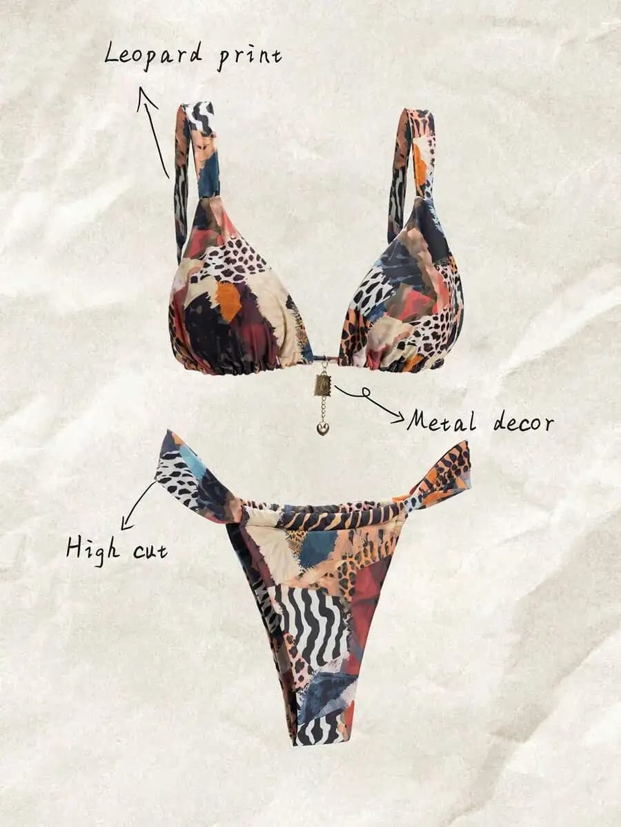 Bikini a triangolo patchwork con stampa animalier da donna, con perizoma a vita alta e decorazione con ciondolo a cuore in metallo dorato