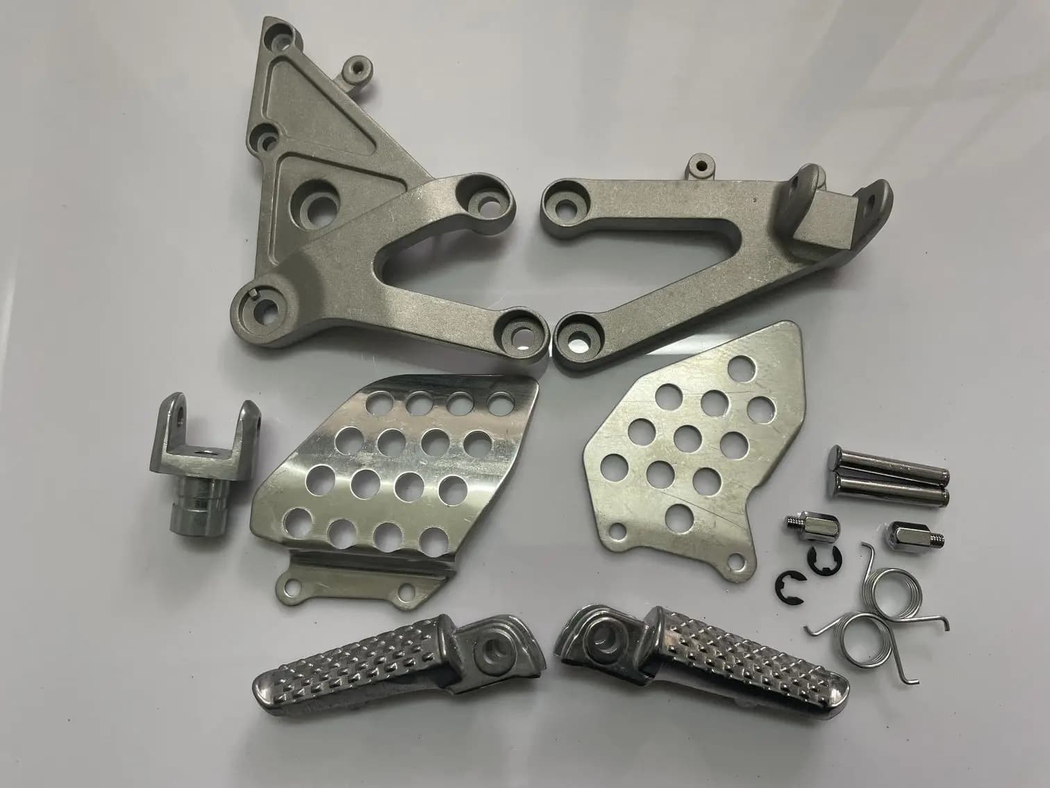 Poggiapiedi anteriore Pedale Peg Per HONDA CBR600 CBR600RR F5 2003-2006 2004 2005 Moto Sinistra Destra Staffa di Montaggio