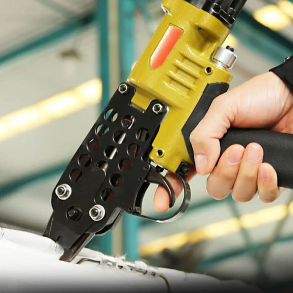 Pistola pneumatica di tipo C Pistola per gabbia per chiodi ad aria Pistola per legare pollo Gabbia per conigli Grab Net Assembly Pistola per chiodi di tipo C Pistola per legatura Sc760