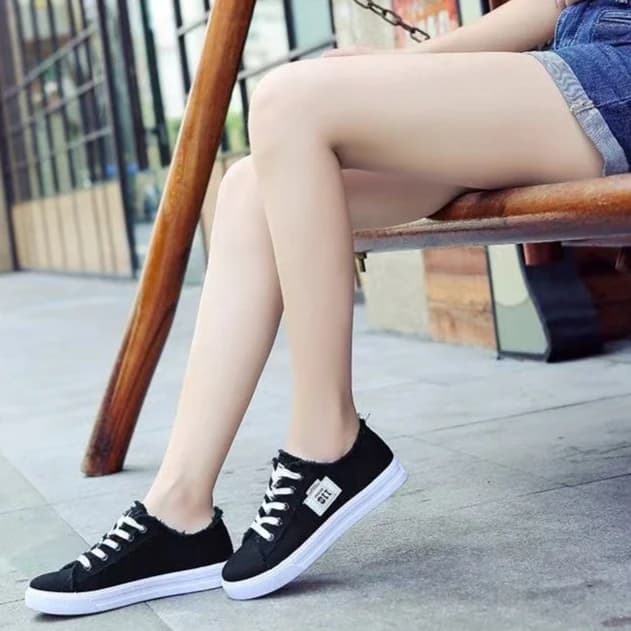 New women's shoes in canvas, semi-slip-on sneakers, breathable white sneakers, popular skate shoes
