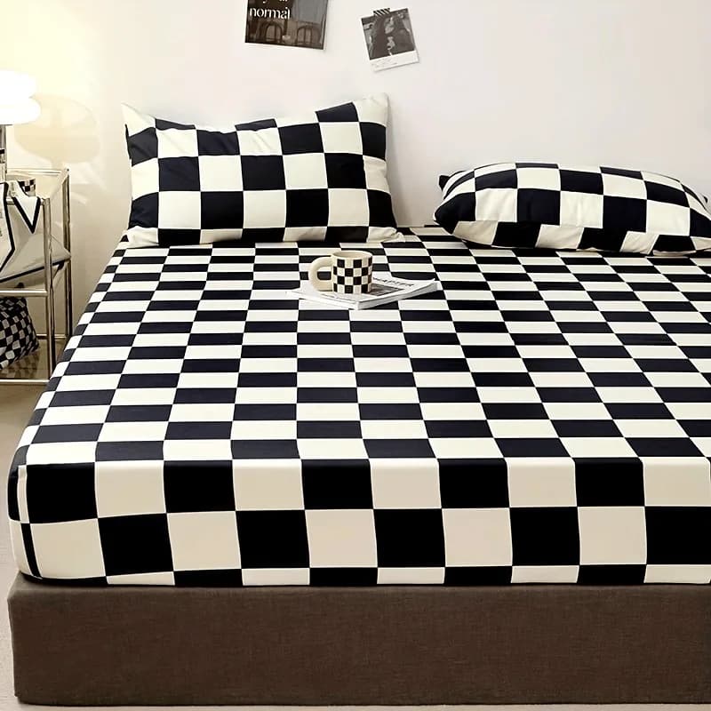 Set of quadres for all seasons of 3 pieces/set with sheet, pillowcase and mattress protection for bed linen