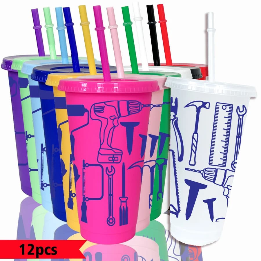 Set da 12 bicchieri in plastica colorata da 26oz con motivo a linee grafiche, ideali per feste, ritorno a scuola, compleanni, e come regalo per il giorno della partita.