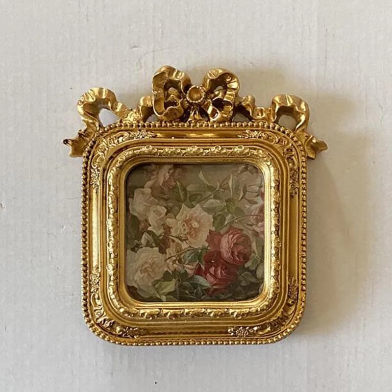 Embossed square photo frame in European style resin, desktop ornaments, bedroom frame, photo display, home decoration