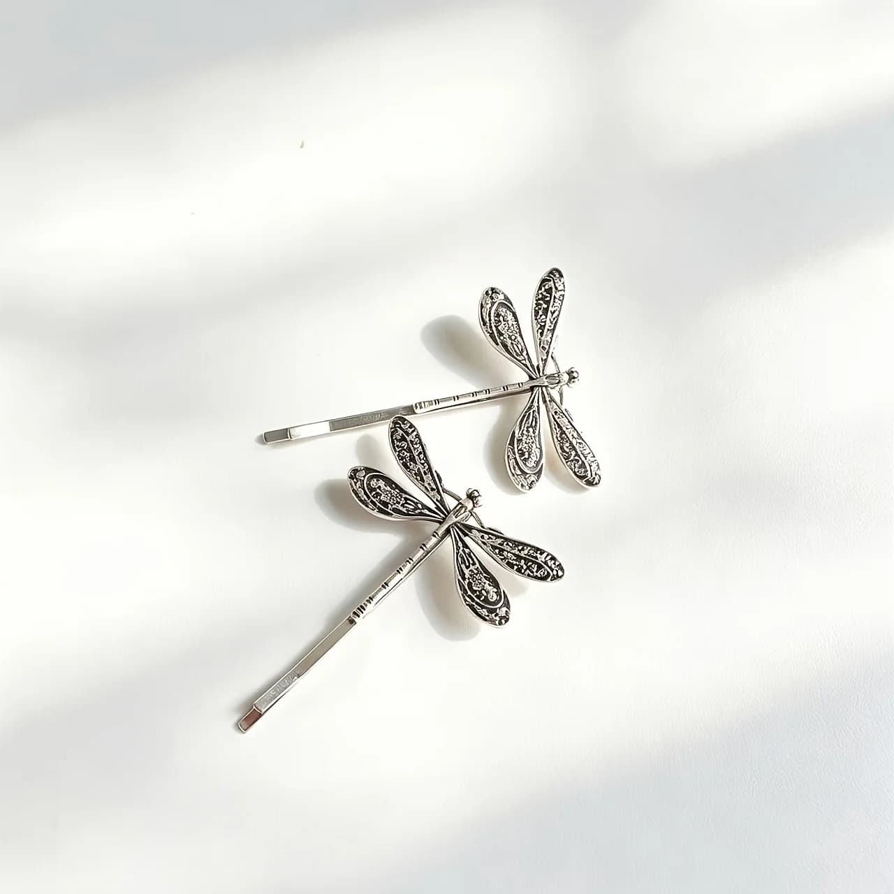 2pcs Fashionable, versatile, simple, elegant, and sophisticated dragonfly hair clip for women, girls, and party hair accessories
