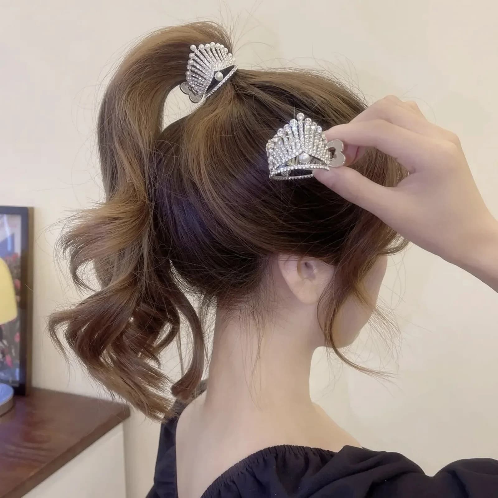 1PC Fermaglio per capelli con corona, strass e perle, elegante fermacoda, accessorio scintillante per capelli da donna per styling quotidiano e feste