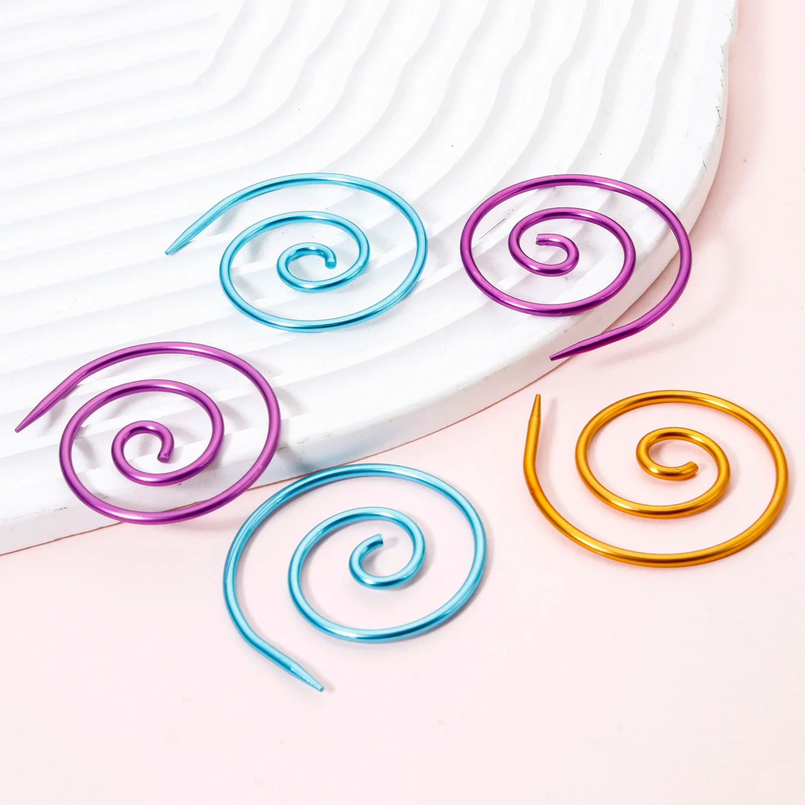 1 Set(2PCs/Set) Multicolor Alloy Knitting Needles DIY Knit Tools Accessories Spiral Sewing Weave Sweater Craft 5cm x 4.4cm