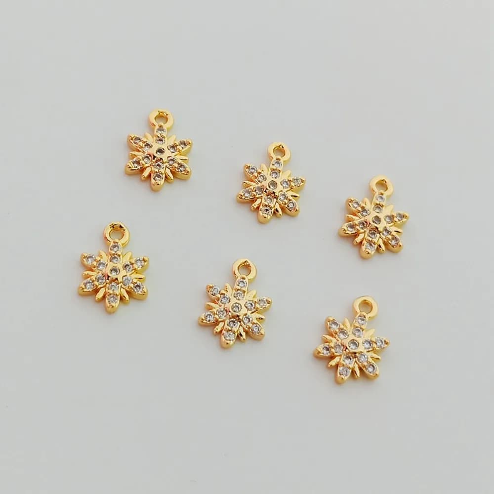 Ciondolo fiocco di neve zircone intarsiato in oro spesso 14K Stella esagonale Bracciale Collana Ciondolo Accessorio fai da te 8 * 10mm