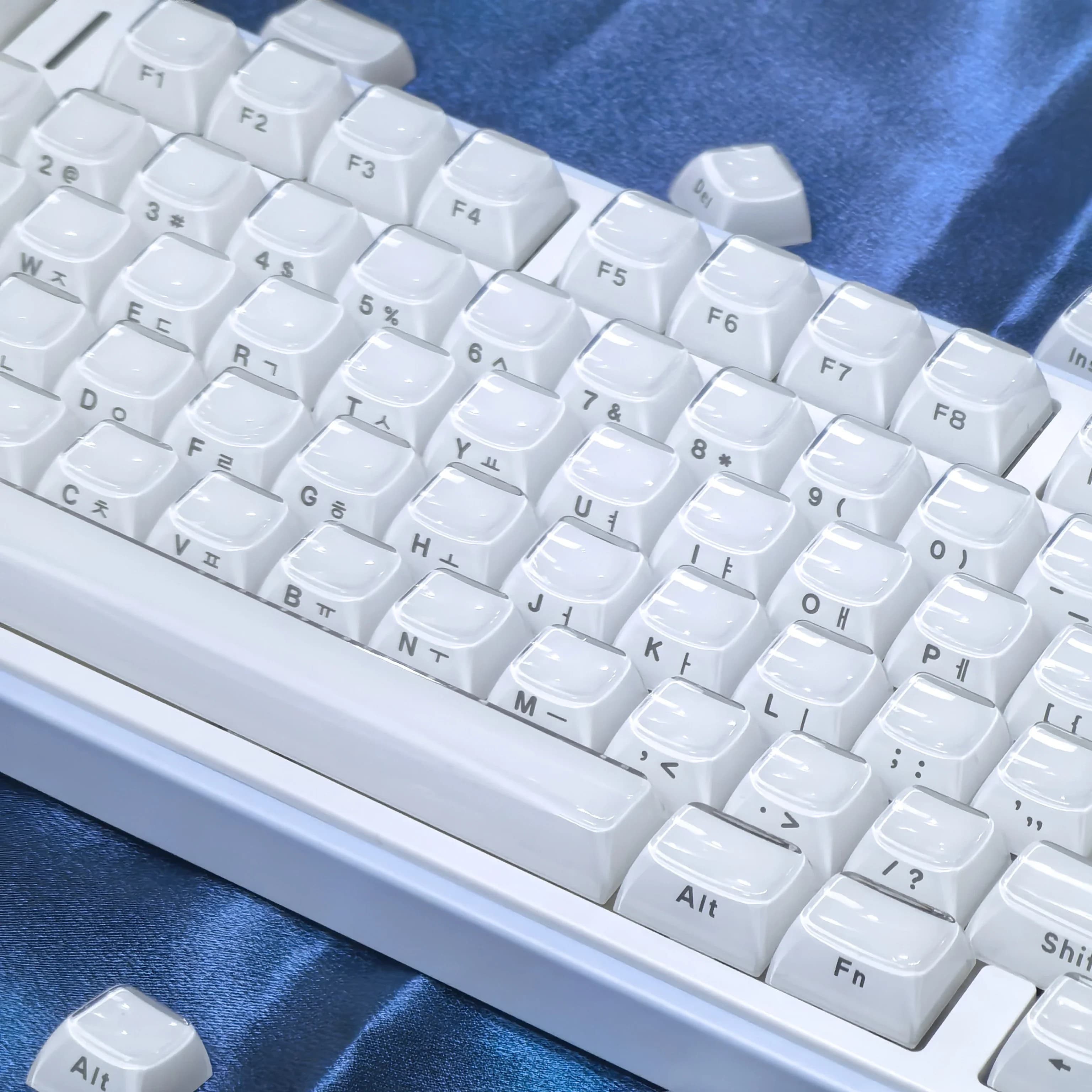 Copritasti Hangul in cristallo bianco Profilo OEM PC con incisione laterale 113 tasti Copritasti gelatina coreano/russo/inglese per tastiera meccanica