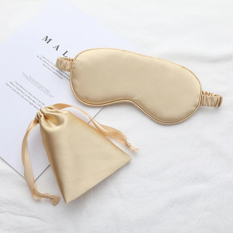 Eye mask for sleeping in silk with carrying case Visiera for travel sleep for woman Man Cover for nap Comfortable bandage on the eye Helps rest
