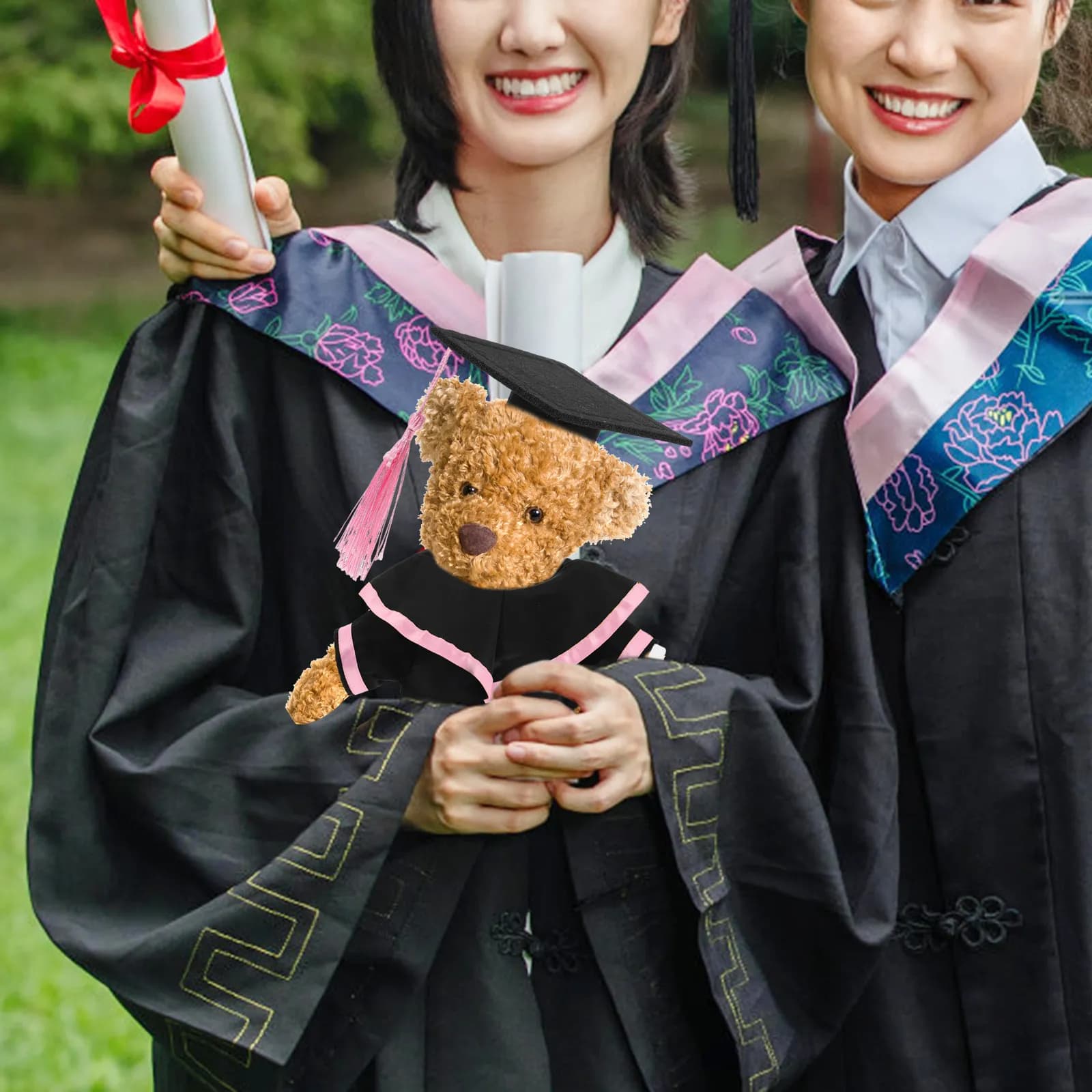Set Completo di Abiti da Laurea per Orsetto Fatto a Mano: Cappello, Sciarpa e Pergamena - Costume di Laurea per Animali di Peluche, Souvenir per Celebrazioni, Giocattoli Morbidi Imbottiti