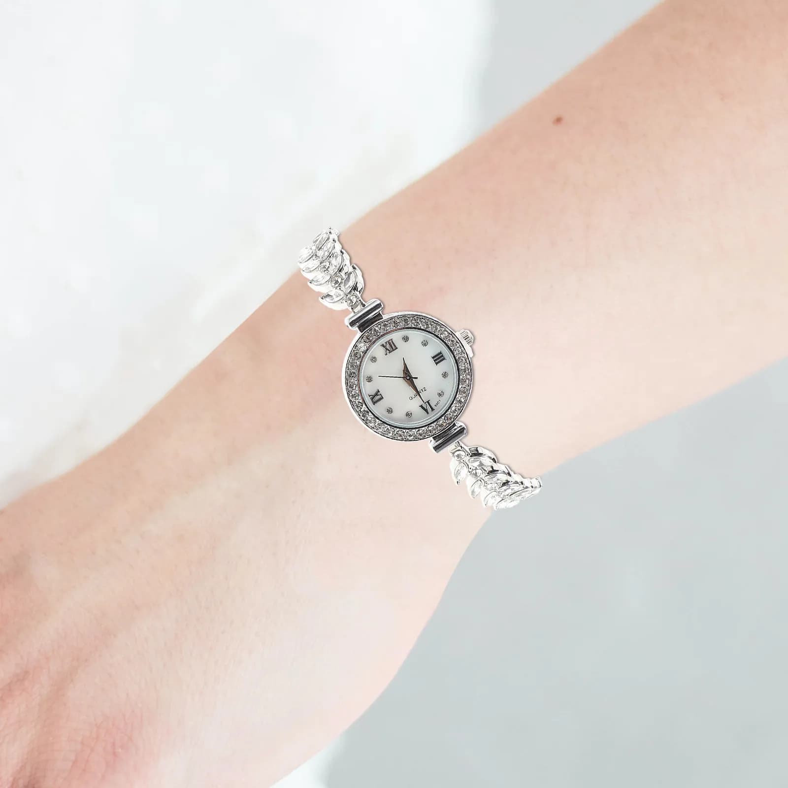 Elegant Quartz Watch Women Rhinestone Mermaid Design Silver Chain Bracelet Crystal Watch Luxury Ladies Wristwatch Bangle