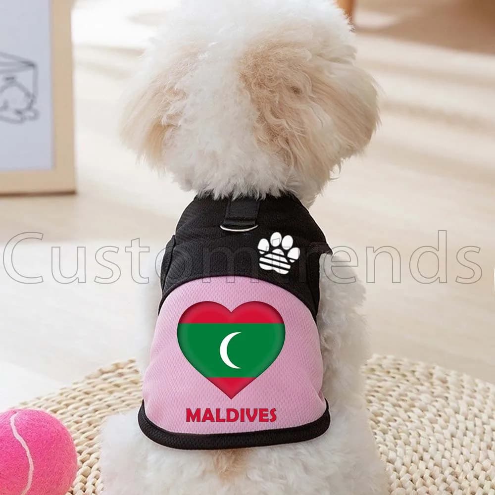 Pettorina a rete per animali domestici con bandiera a cuore delle Maldive per cani e gatti, vestiti per gattini, gilet estivo primaverile per cani con anello a D per guinzaglio