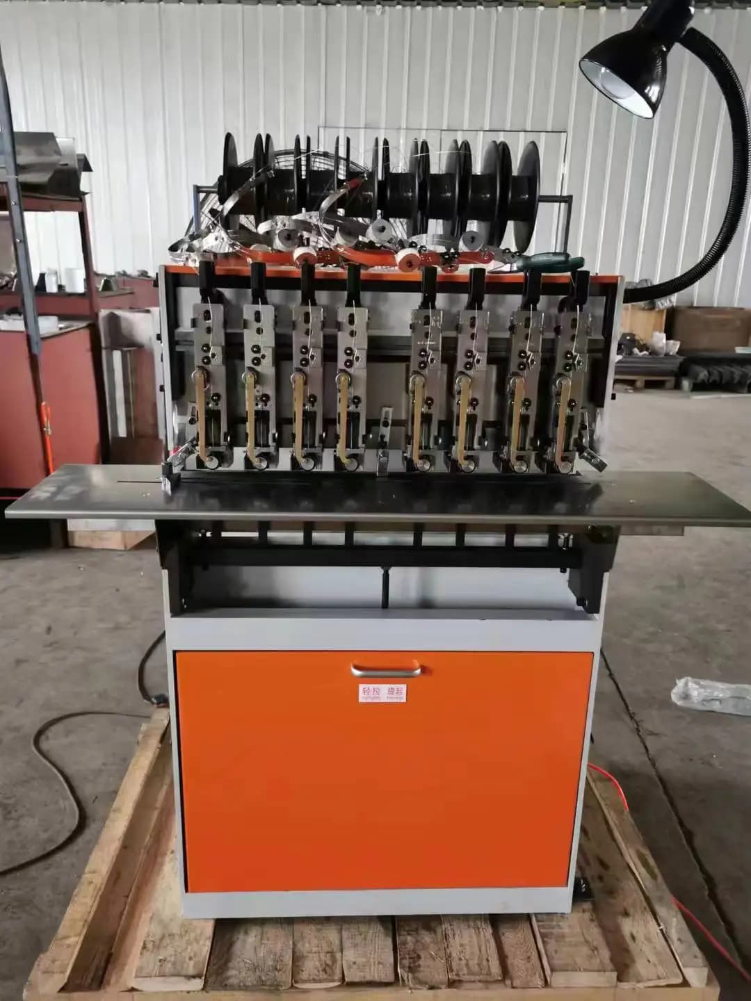 DT4-4B/8B Cucitrice automatica a filo elettrico a doppia testa per uso ufficio Creatore di libretti a filo