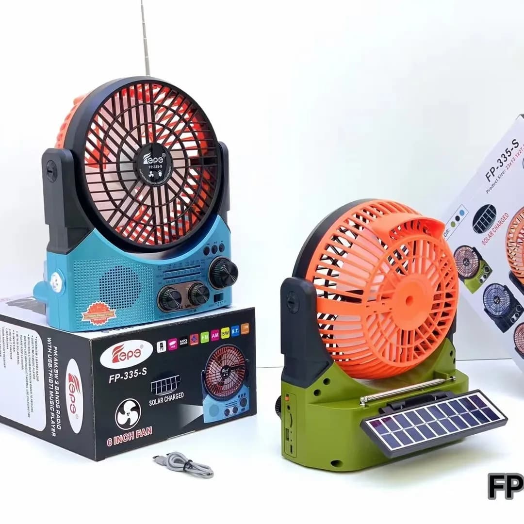 Ventilatore da pannello di ricarica solare per esterni che illumina la grande radio stereo Bluetooth