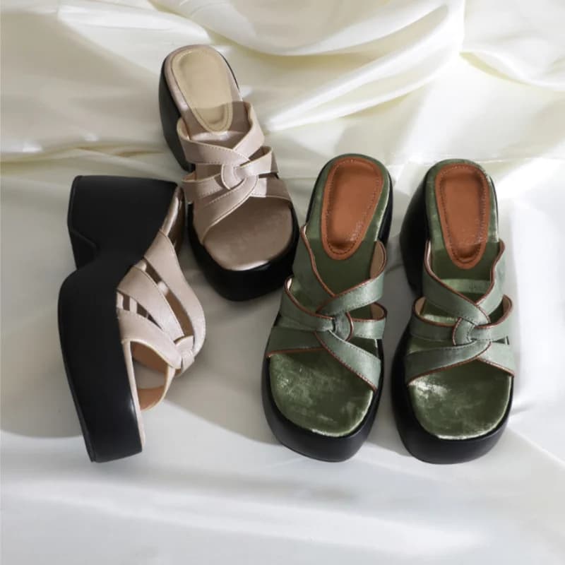 Pantofole da donna open toe intrecciate incrociate Sandali estivi con fondo spesso alla moda Scarpe da donna in pelle con tacco alto per feste all'aperto