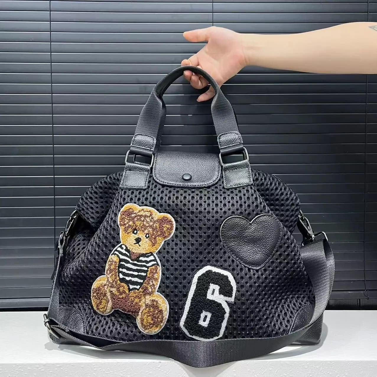 Women's fashionable retro mesh shoulder bag, large capacity, patch travel handbag with teddy bear print
