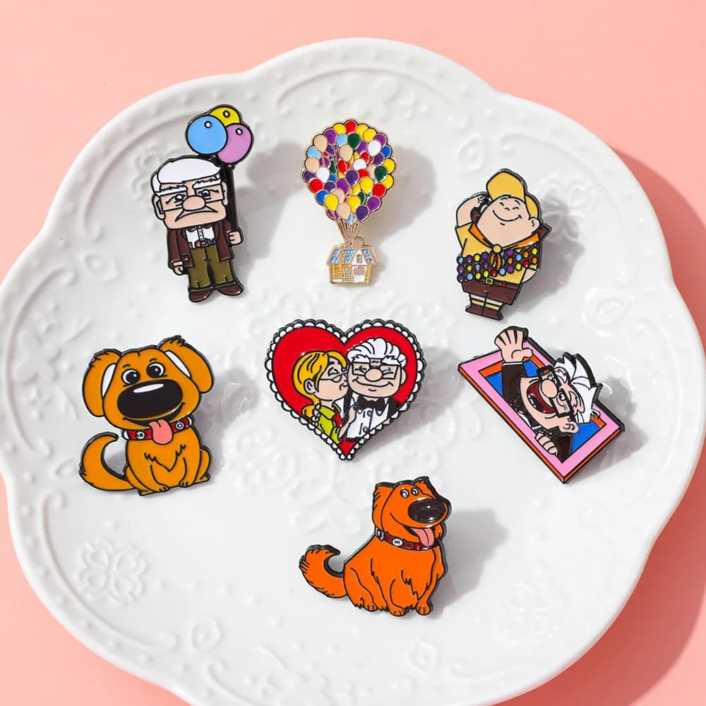 Nice cartoon character Spille Spilla for backpack and small gifts Wholesale metal pins for clothes Spilla Roofing badges Zaini Cap