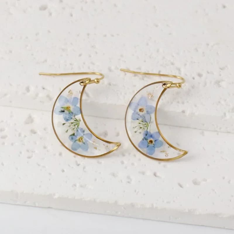 Cute Moon Earring With Dried Flower Unique Moon Shape Epoxy Resin Natural Flower Earrings Colored Pressed Flower Earring Custom