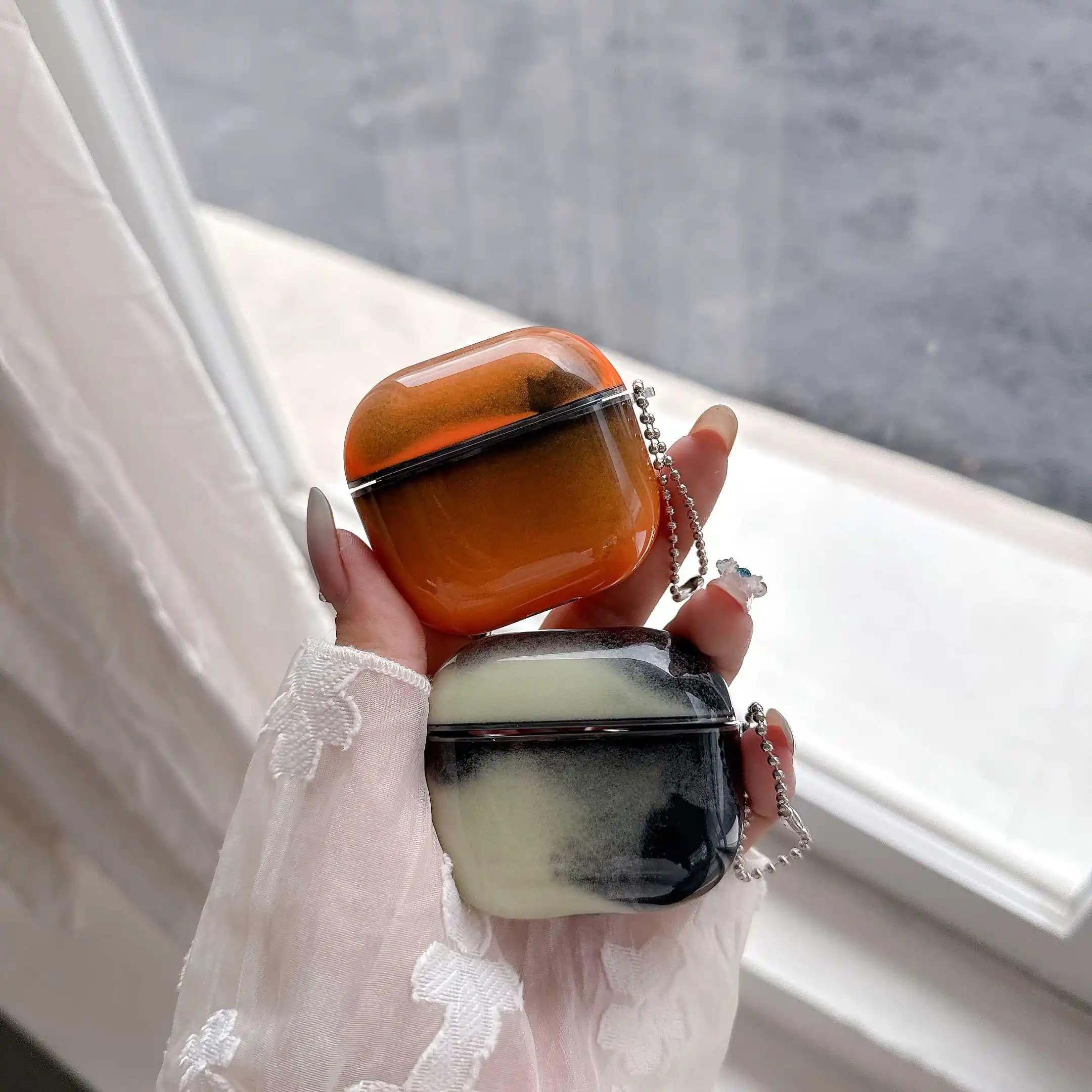 Custodia per cuffie con sabbie mobili luminose dinamiche per AirPods 2 3 4 Pro3 Custodia per auricolari con scintille di sabbia in movimento Guscio scuro brillante di lusso