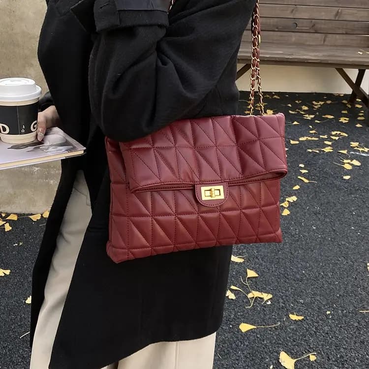 Nuova Borsa a Tracolla Trapuntata con Catena 2026 per Donne, Chiusura in Metallo, Morbida Pelle, Versatile Borsa a Spalla e Tracolla