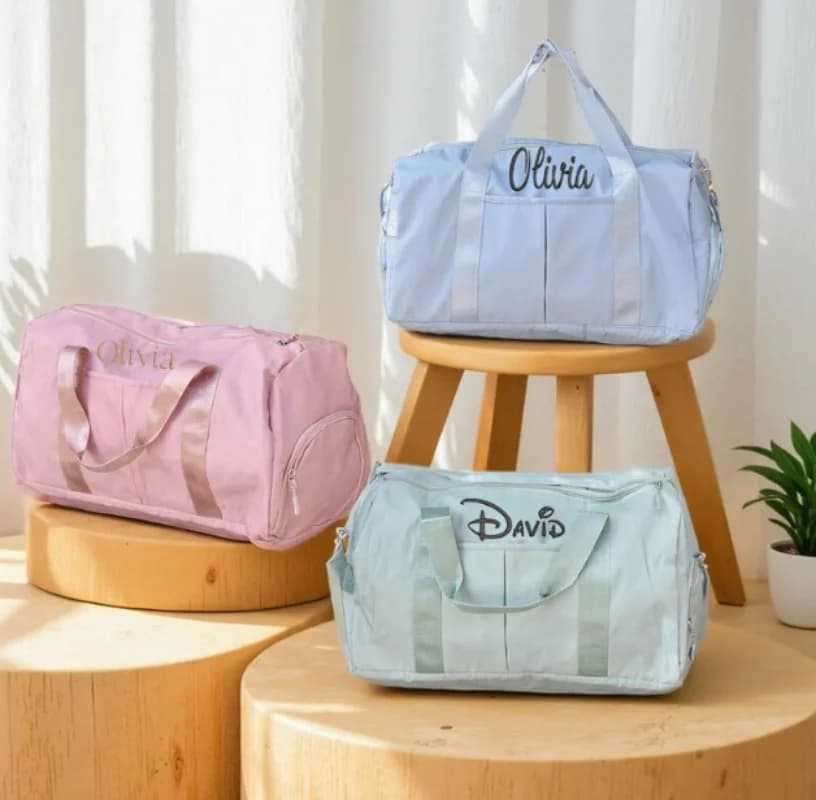 Borsone ricamato personalizzato per palestra, tasche resistenti all'acqua da viaggio e scomparto per scarpe, perfetto per lo sposo sportivo