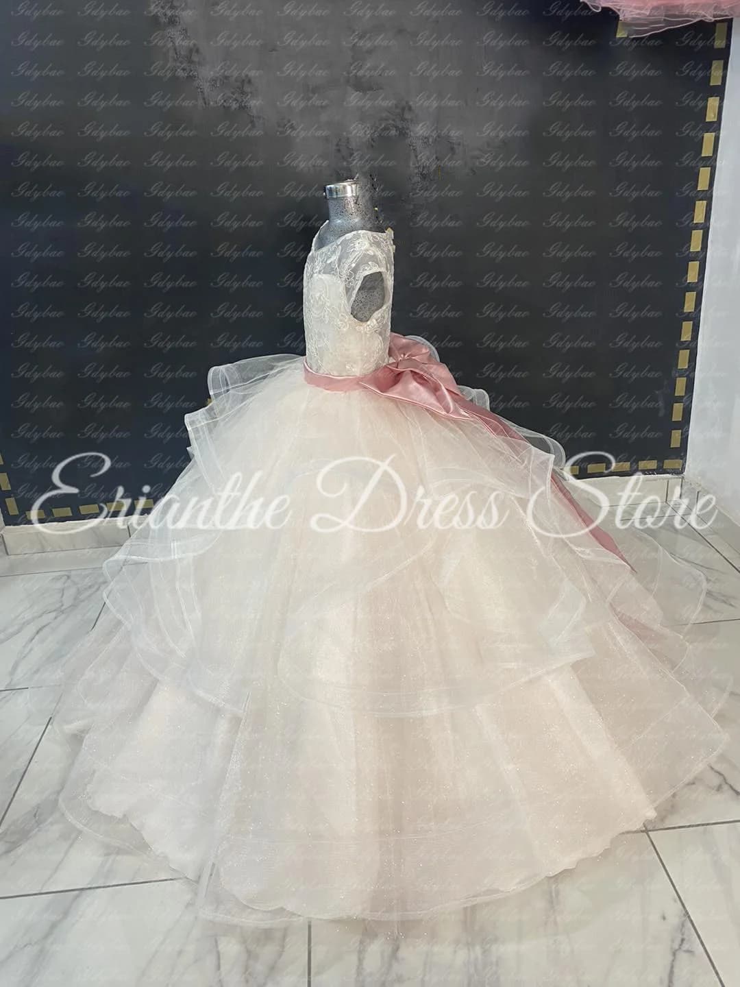 Abito da ragazza di fiore avorio per Werdding Tulle Puffy Witn Fiocco rosa Elegante festa di compleanno per bambini Abiti da ballo per prima comunione personalizzati