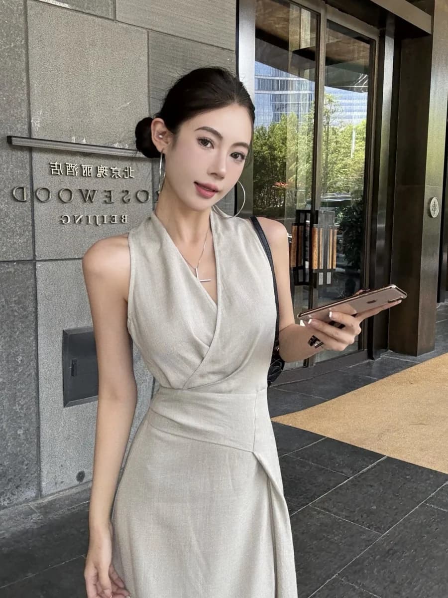 Elegant V-Neck Sleeveless Vest Dress Women's Summer Belted Slimming A-Line Long Dress Commute Korean Style City Life