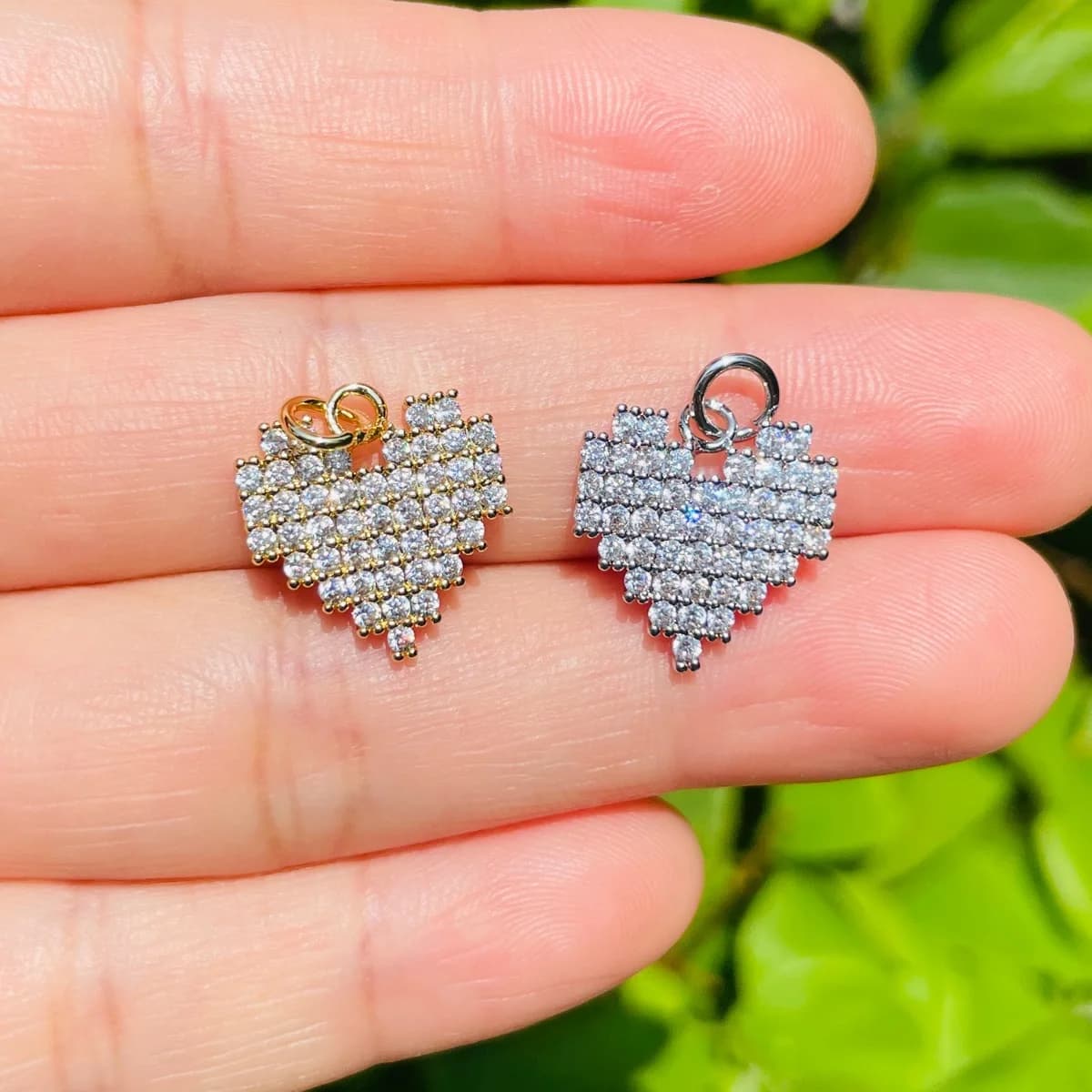 Ciondolo a forma di cuore placcato in oro da 5 pezzi per design di collane, ciondolo con zirconi trasparenti per gioielli da ragazza, orecchini, braccialetti, creazione fai da te