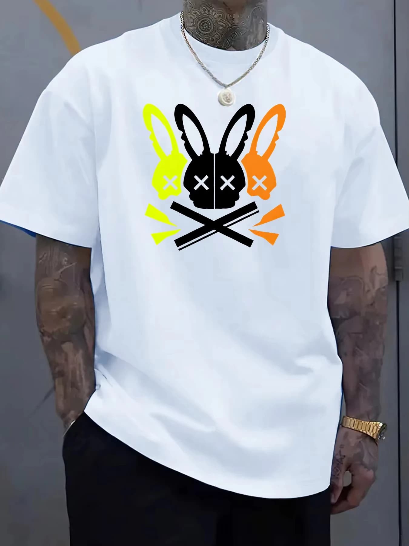 T-shirt casual da uomo con scollo rotondo e motivo unico a teschio di coniglio - la scelta perfetta per l'estate