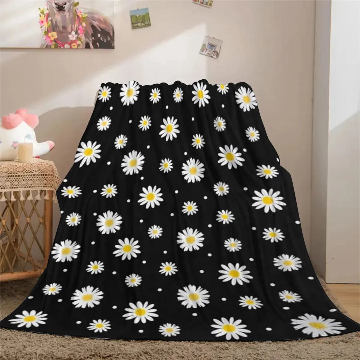 Coperta in Flanella con Stampa Margherite Bianche e Nere, Monofacciale, Stampa 2D, Coperta Fresca per Camera da Letto, Soggiorno, Picnic, Accessorio dal Fascino Affascinante, Regalo
