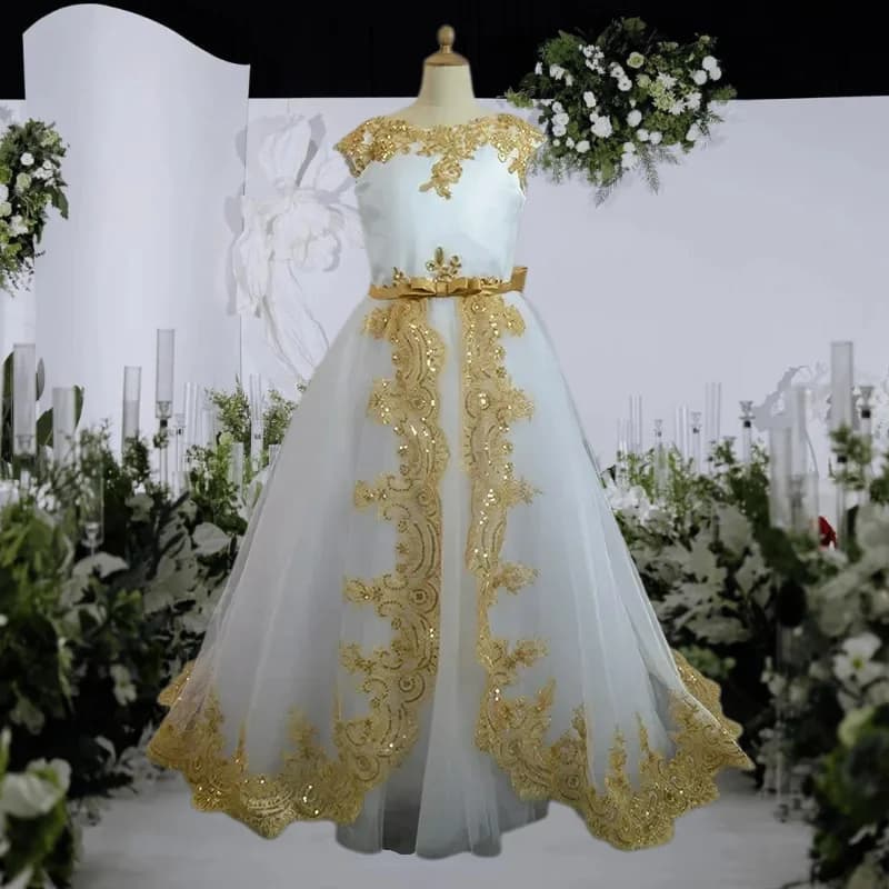 Elegante abito da ragazza di fiore bianco in tulle soffice con applicazioni dorate per abiti da sposa Abiti da festa di compleanno principessa a maniche corte