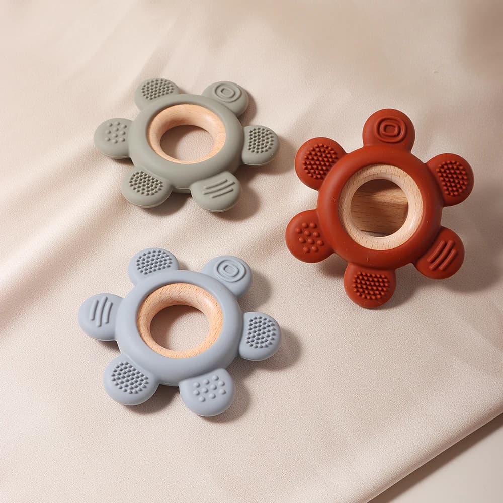 vendita calda Massaggiagengive in legno per bambini fiore massaggiagengive in silicone Massaggiagengive sicuro per uso alimentare con anello in legno Giocattolo regalo per la dentizione
