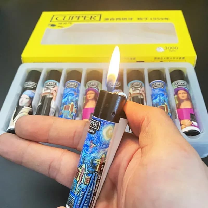 Accendino a Gas Clipper Originale Spagnolo con Motivo Personalizzato, Ricaricabile, Set da 8 Pezzi in Confezione Regalo per Fumatori