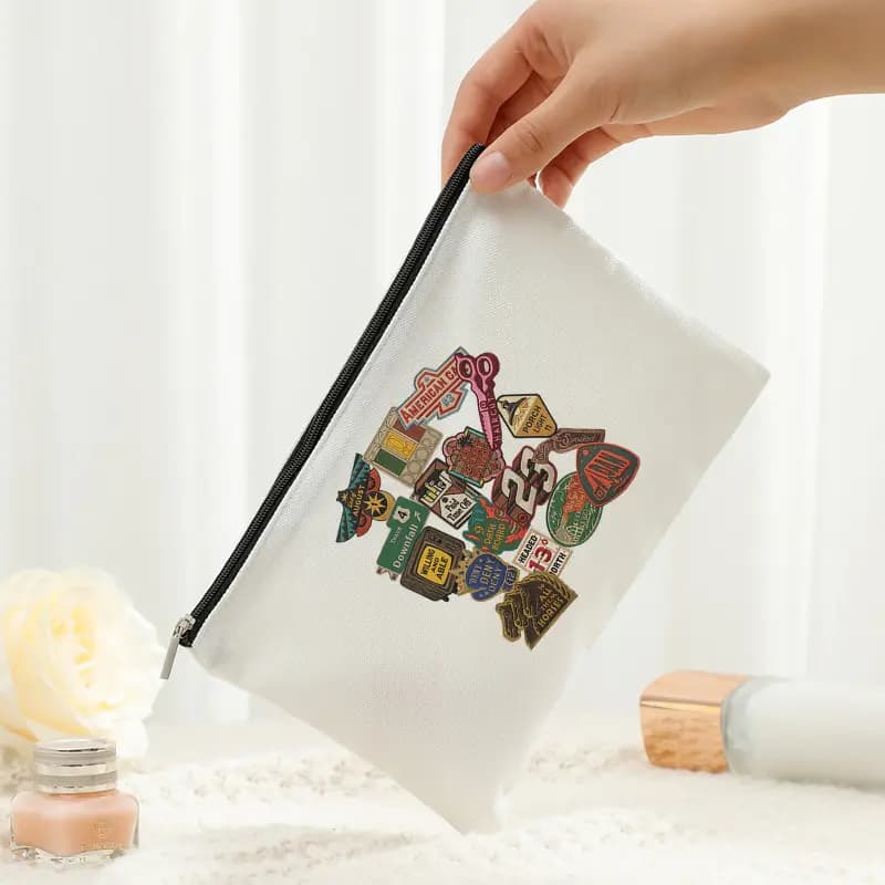 Borsa da viaggio per cosmetici I'll Leave Porch Light on Travel - Borsa per il trucco leggera e pieghevole con cerniera sicura The Divide Tour Gift Bags