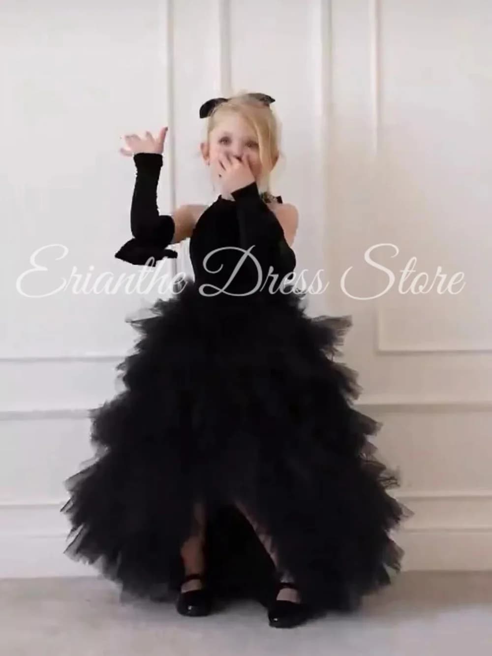 Abito da ragazza di fiore a strati in tulle di velluto nero personalizzato per abiti da ballo per prima comunione per feste di compleanno per bambini gonfi senza maniche