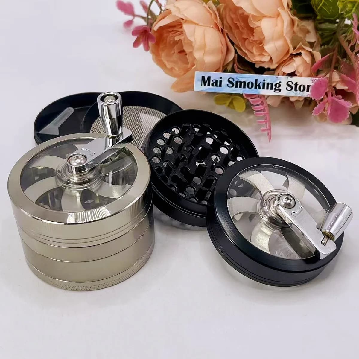 Grinder per Erbe con Manico da 2,5 Pollici, Macinino Manuale a 4 Strati per Spezie, Pepe, Sale, Mortaio e Pestello, Trituratore per Erbe Grezze e Tabacco, Accessorio per Fumatori
