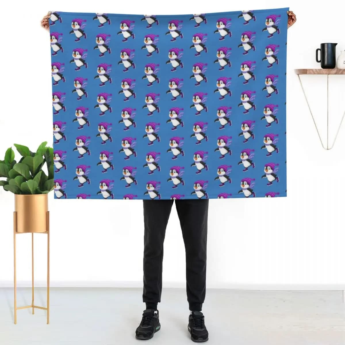 Coperta leggera e accogliente con simpatico pinguino che pattina sul ghiaccio, cappello viola e pattini, per letto e divano