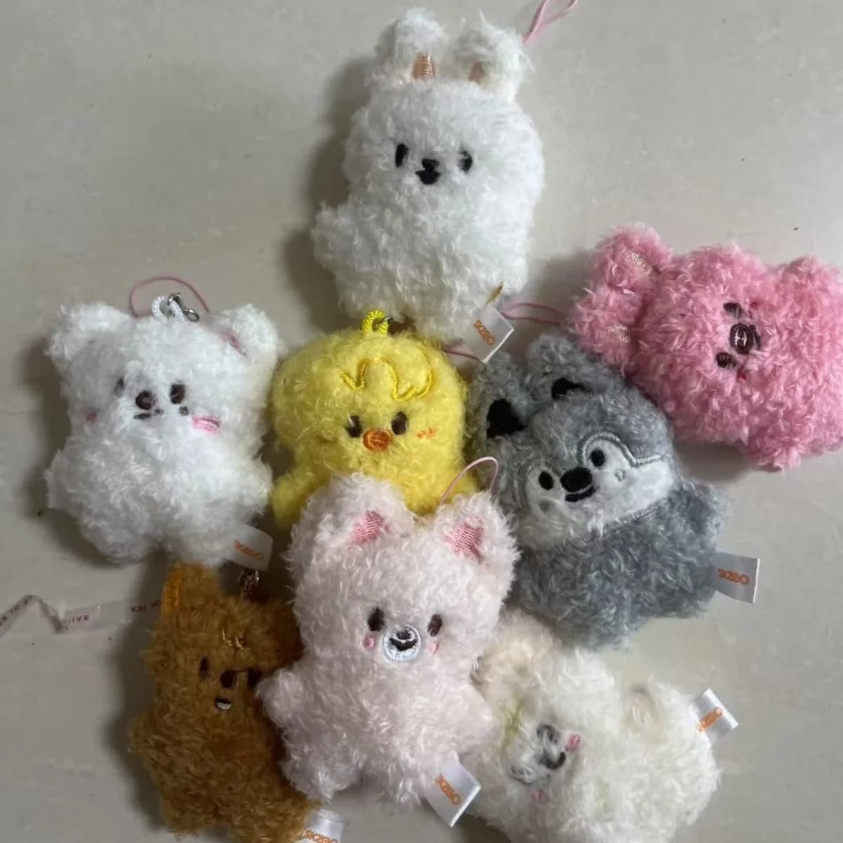 Portachiavi in peluche SKZOO da 5 cm, mini bambola a forma di personaggio dei cartoni animati Stray Kids, con ciondolo per zaino FM Field Week, regalo per i fan