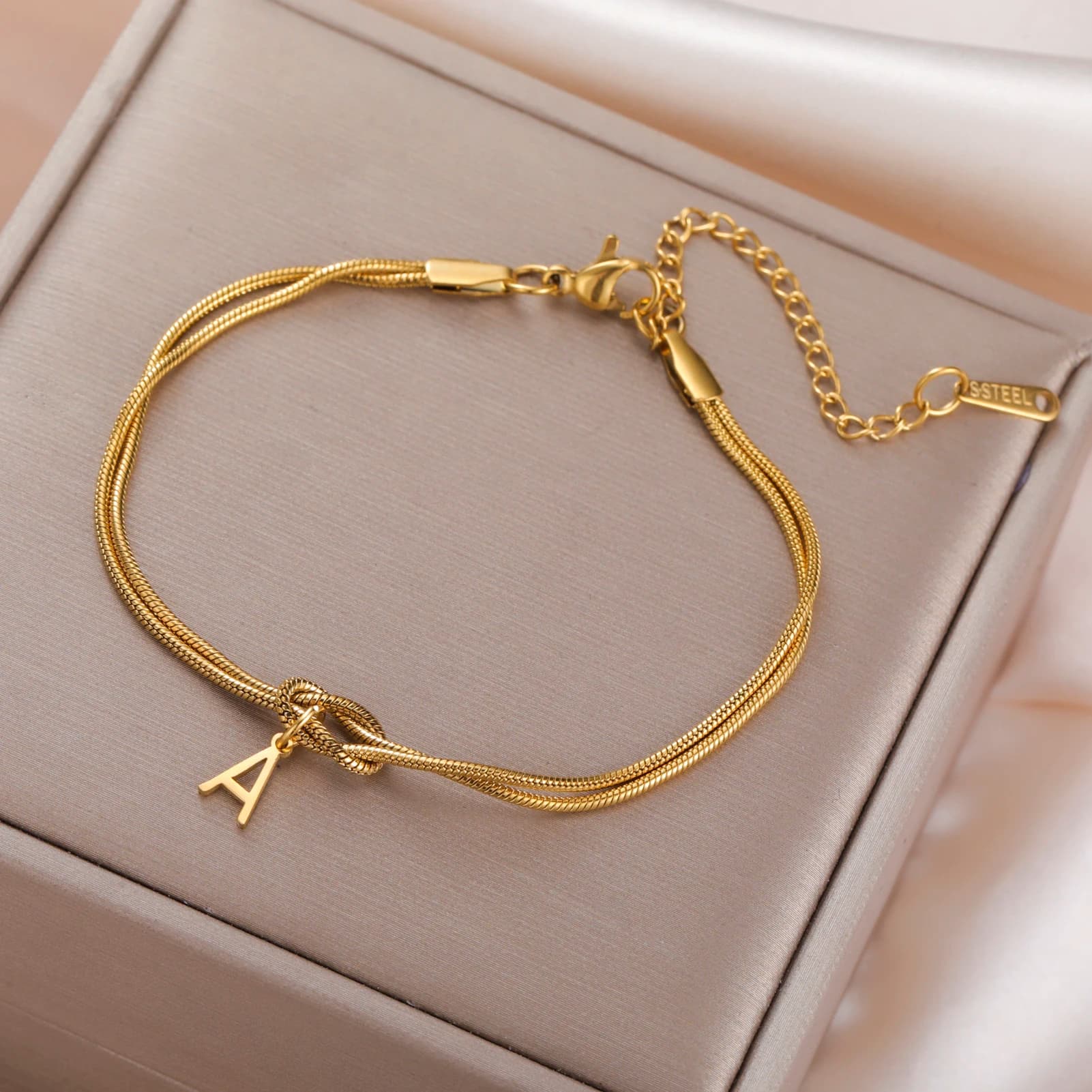 Skyrim Lettera iniziale Braccialetti con nodo d'amore Donna Uomo Coppia Braccialetti con catena a serpente color oro in acciaio inossidabile Gioielli con alfabeto AZ